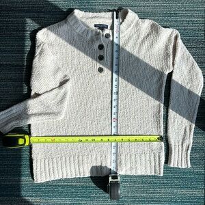 Like new. Fits like medium. “Jegging” fit